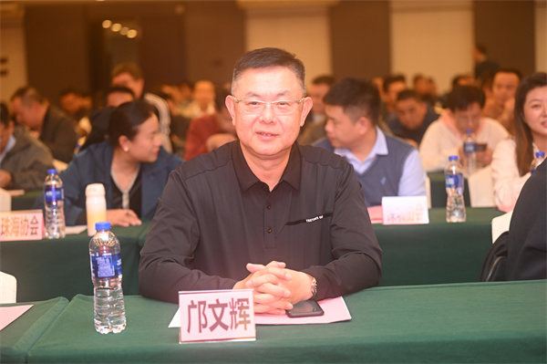 邝文辉.jpg
