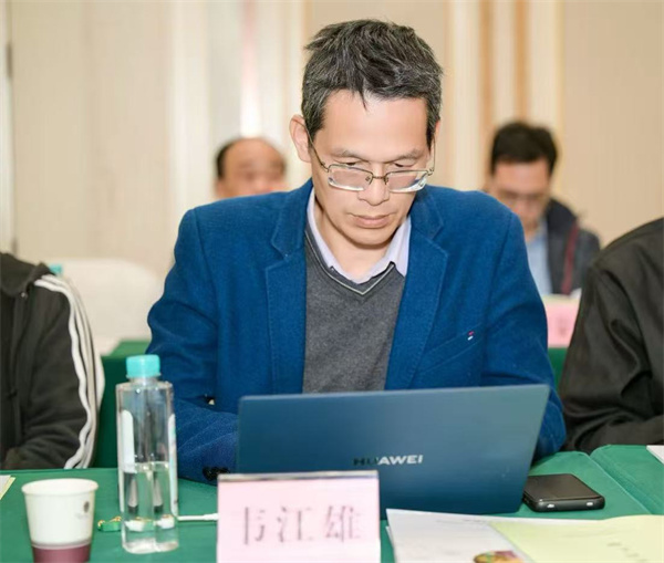 华南理工大学教授博士生导师、国家杰出青年基金获得者、广东省珠江学者特聘教授韦江雄.jpg
